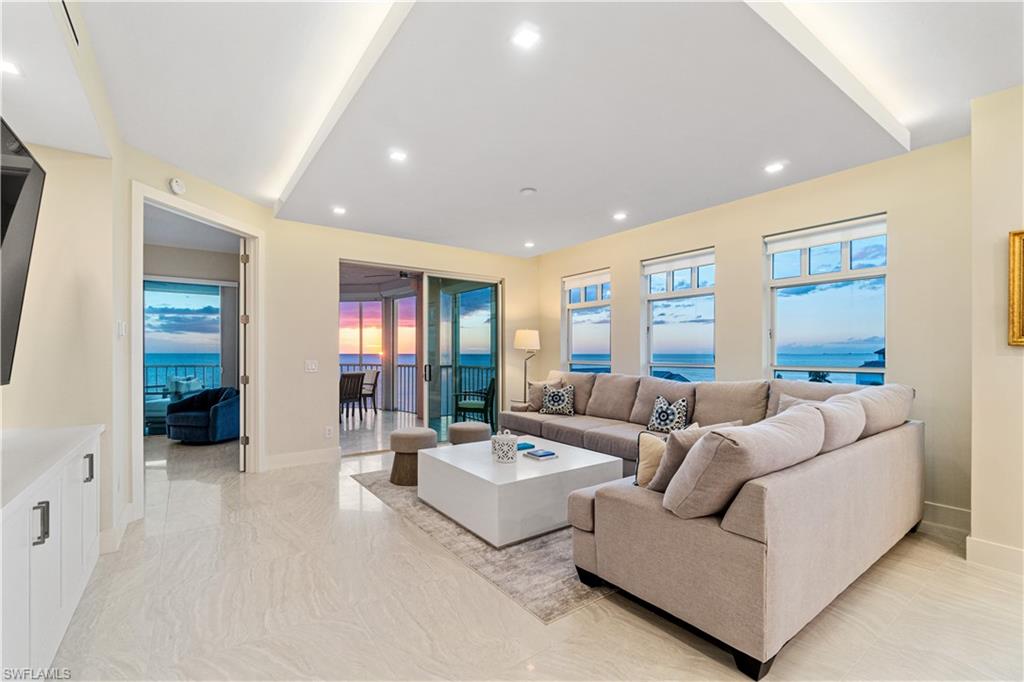 BAREFOOT BEACH CLUB - Residential