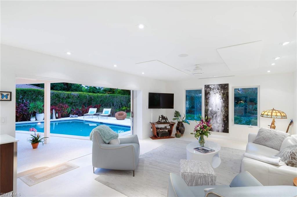 MOORINGS - Residential