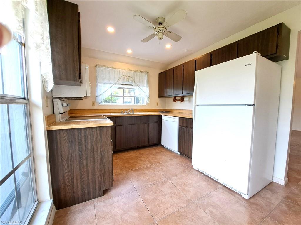 BEACON SQUARE - Residential Lease