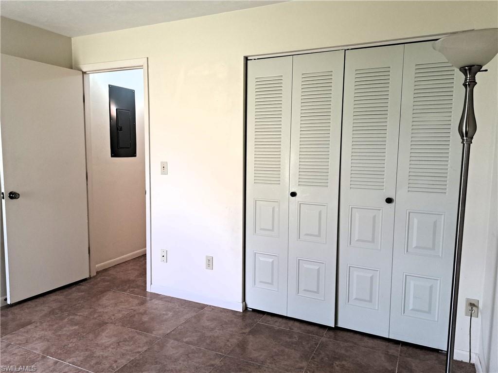 BEACON SQUARE - Residential Lease