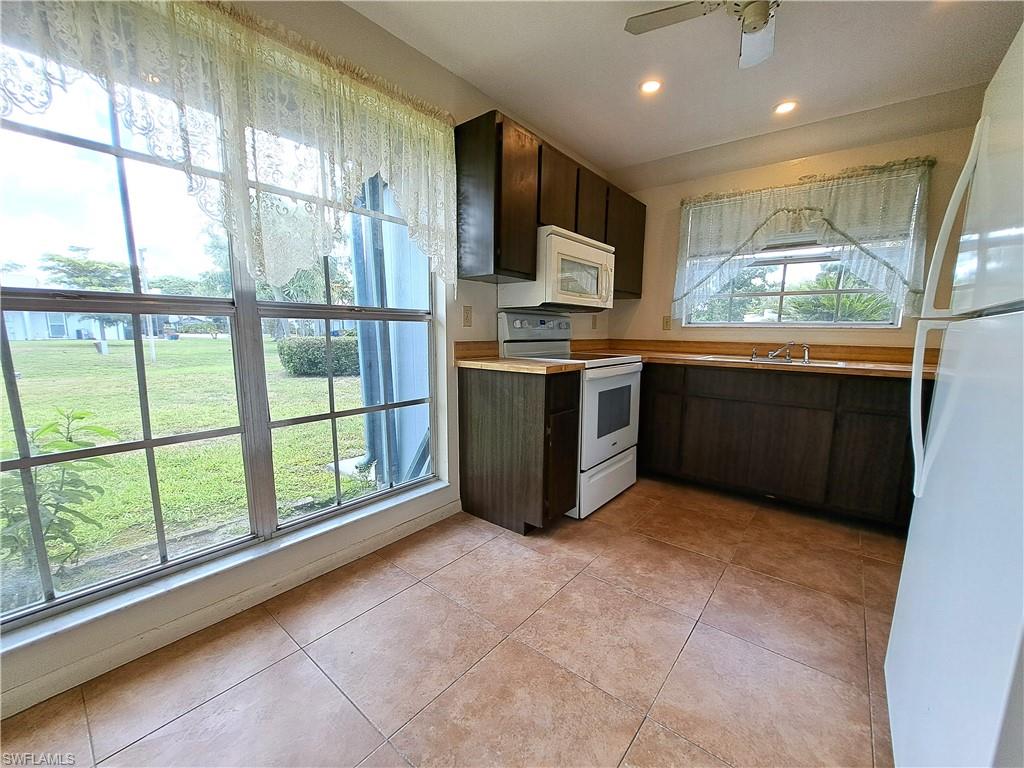 BEACON SQUARE - Residential Lease