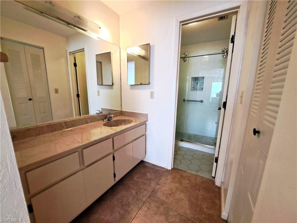 BEACON SQUARE - Residential Lease