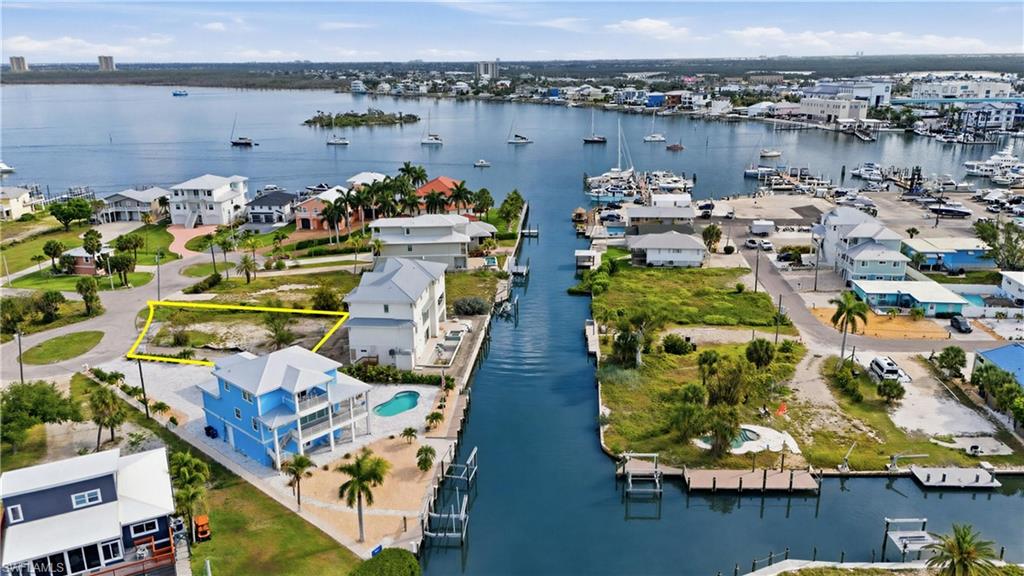 ISLAND SHORES - Land