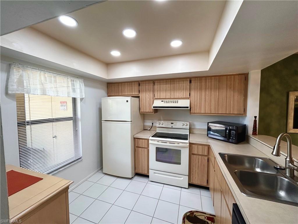CLUB AT CRYSTAL LAKE CONDOMINIUM - Residential