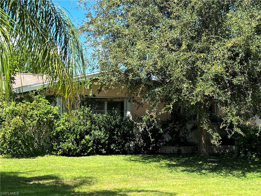 Calling all investors! Great pool home to flip and sell or hold as investment for annual or short term rentals (other vacation rentals in the area). Brand new A/C, newer Water Heater. Assessments Paid. Check it out today before it's gone! Cash Only.