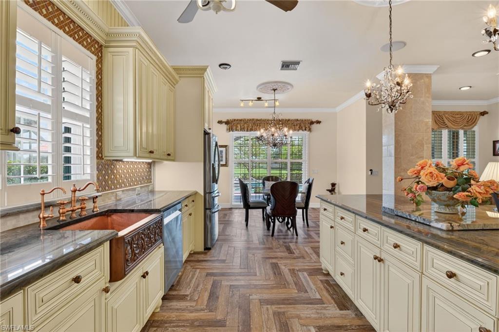 COUNTRY CLUB - Residential