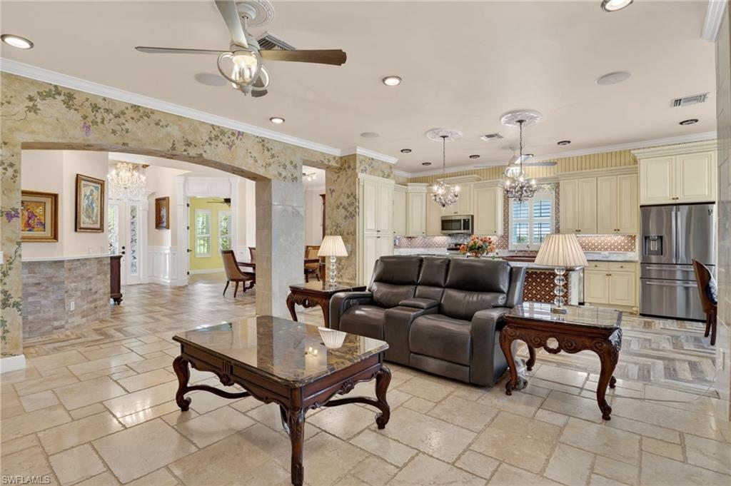 COUNTRY CLUB - Residential