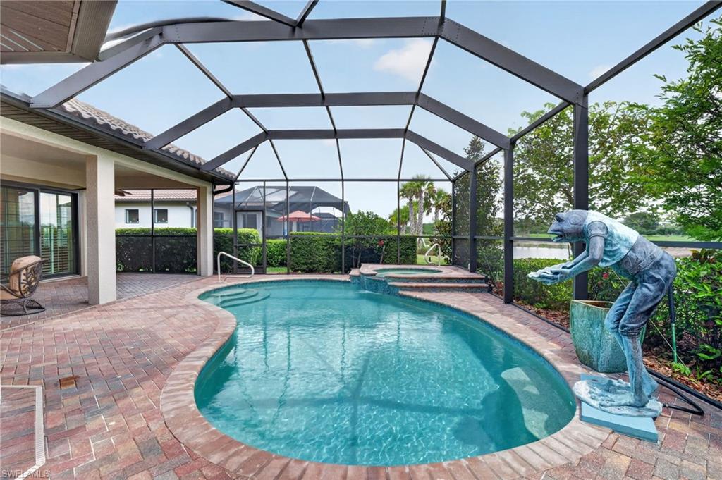 COUNTRY CLUB - Residential
