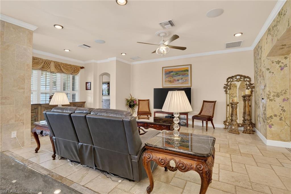 COUNTRY CLUB - Residential