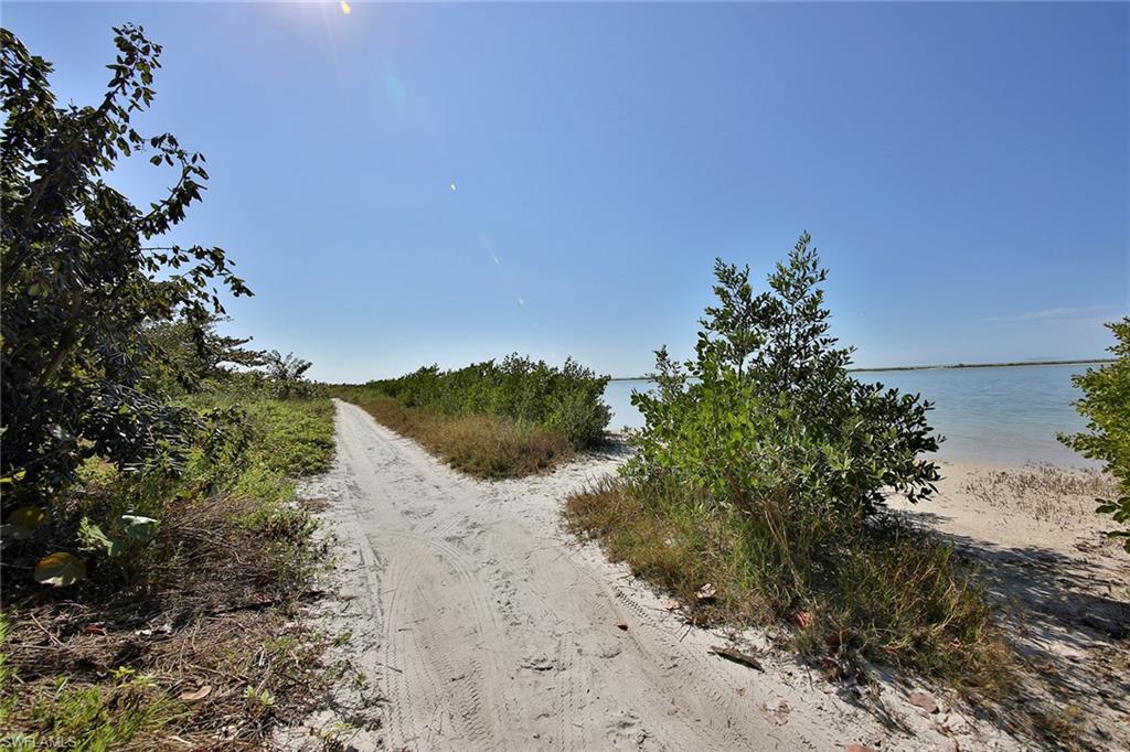 HIDEAWAY BEACH - Land