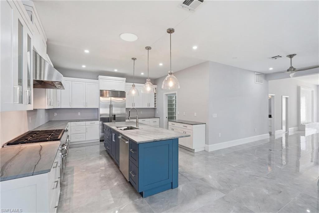 IMPERIAL SHORES - Residential