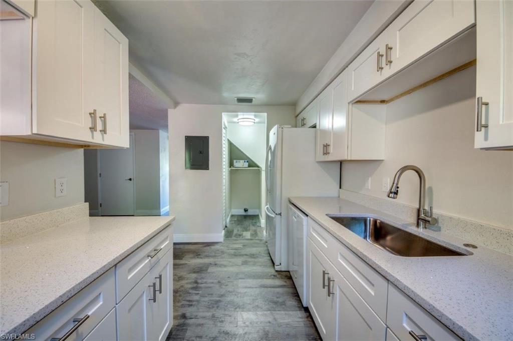 LITTLE STONE COURT - Residential