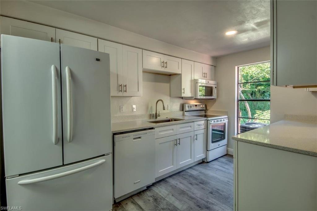 LITTLE STONE COURT - Residential