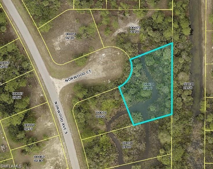 OVERSIZED lot in a Cul-De-Sac off of Grant Blvd and Eisenhower Blvd. Build your dream Home here. The Lot to the LEFT of it is also for sale.