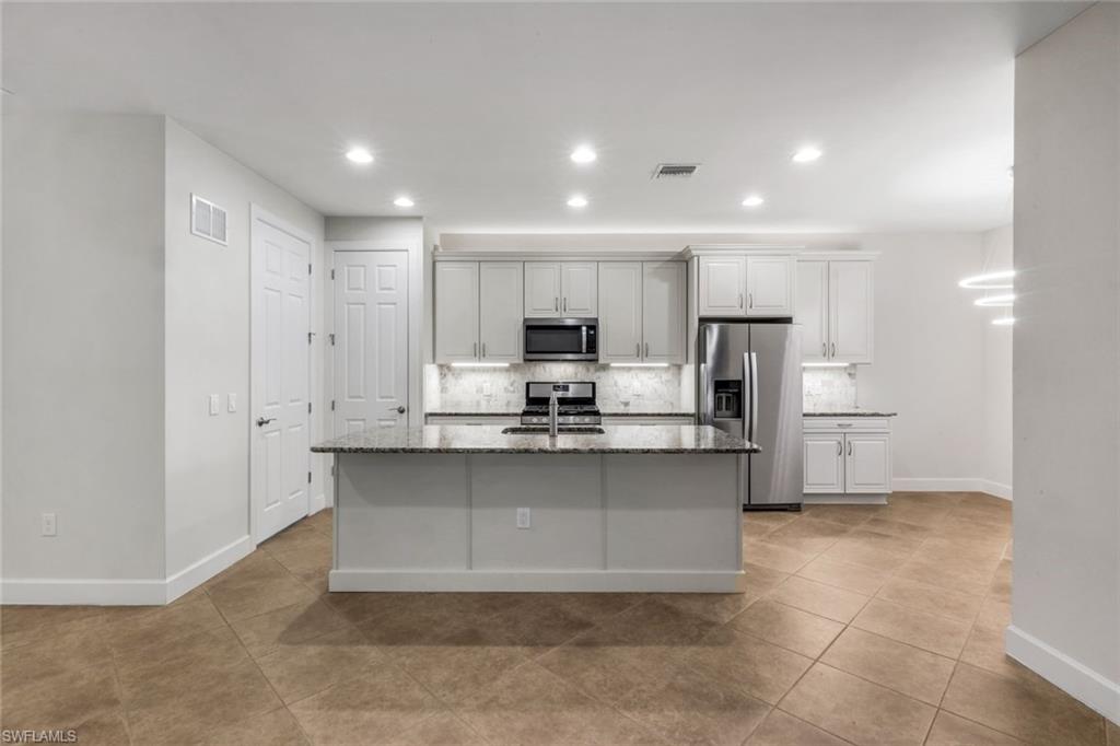 CAMDEN LAKES - Residential