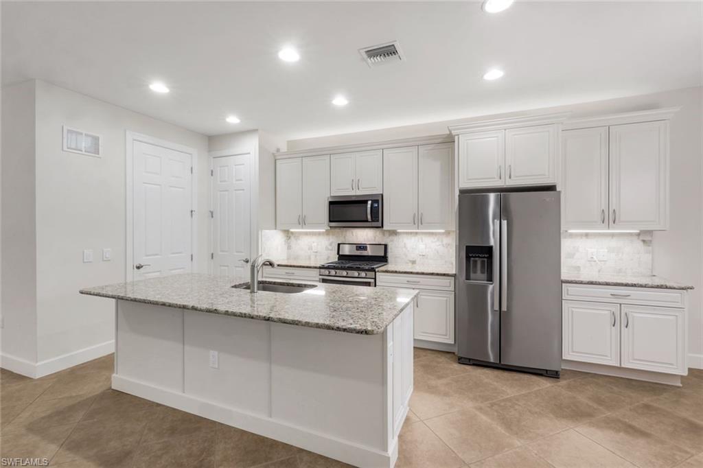 CAMDEN LAKES - Residential
