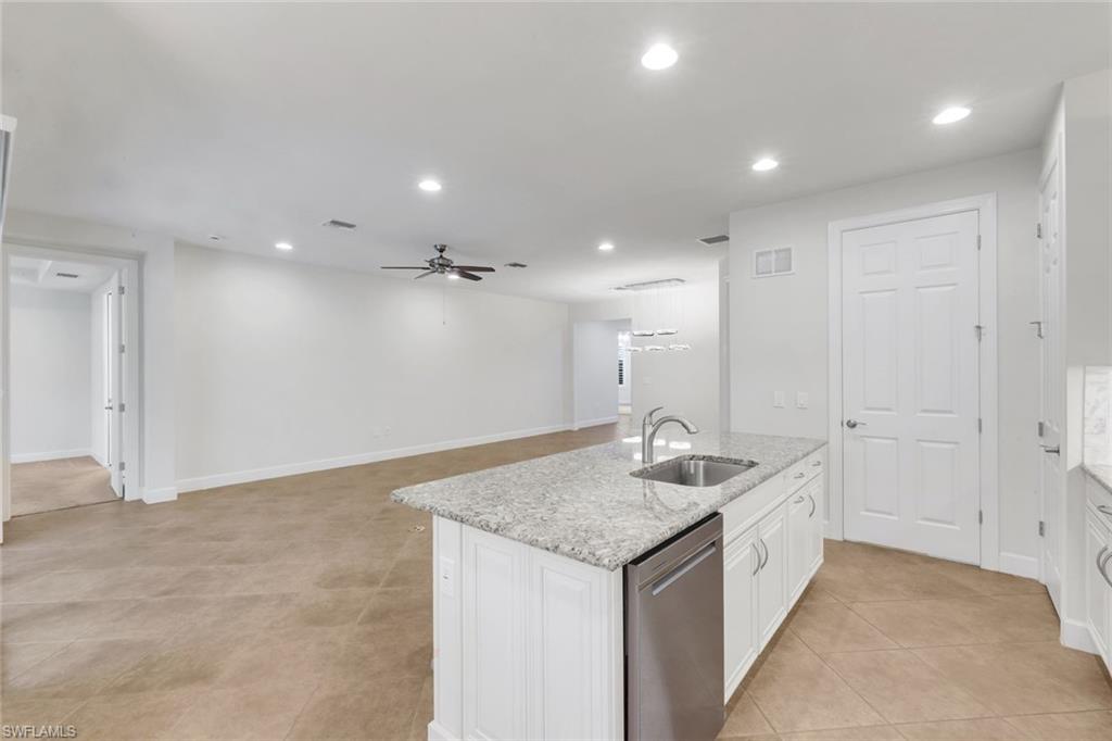 CAMDEN LAKES - Residential
