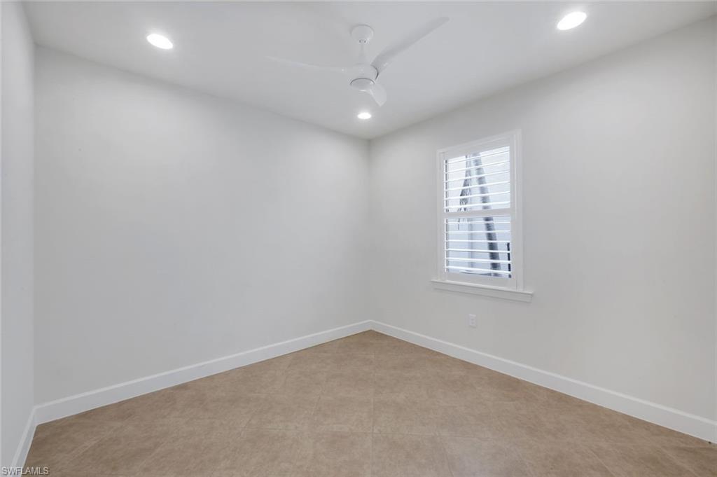 CAMDEN LAKES - Residential