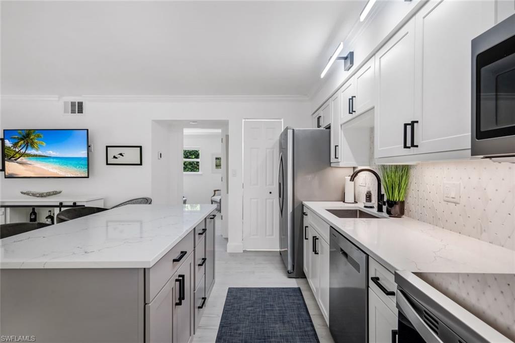 960 ON SEVENTH - Residential