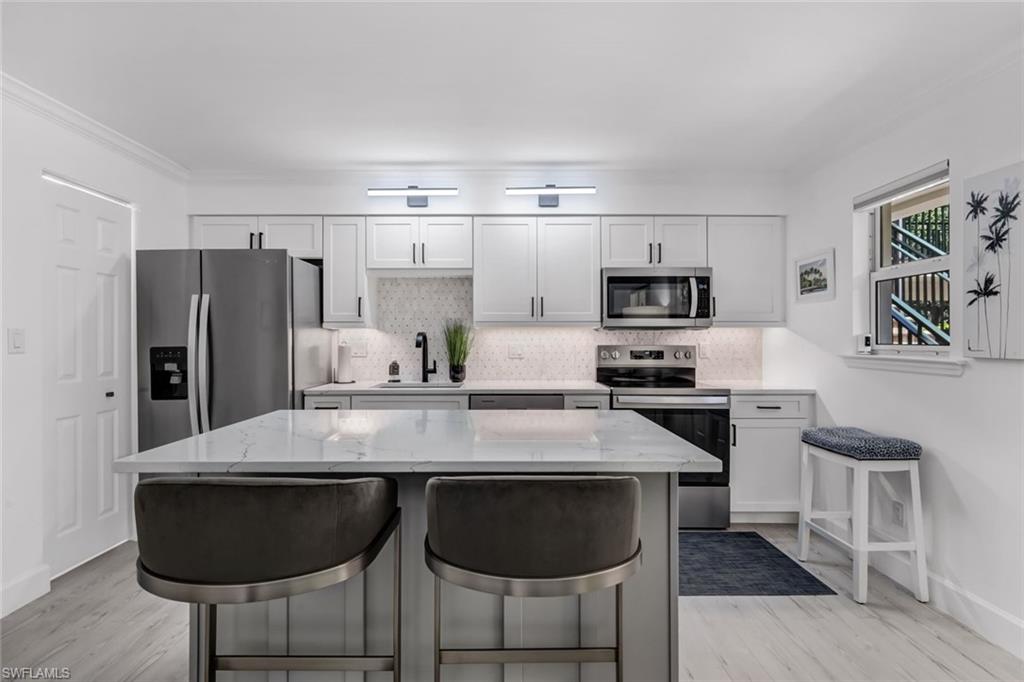 960 ON SEVENTH - Residential