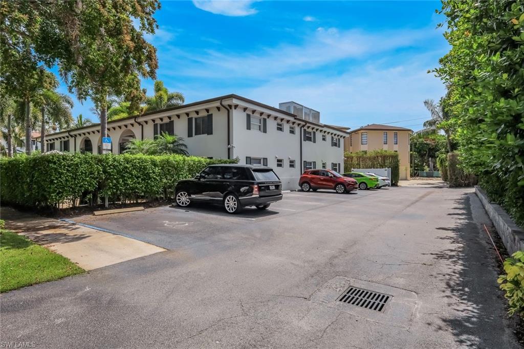 960 ON SEVENTH - Residential
