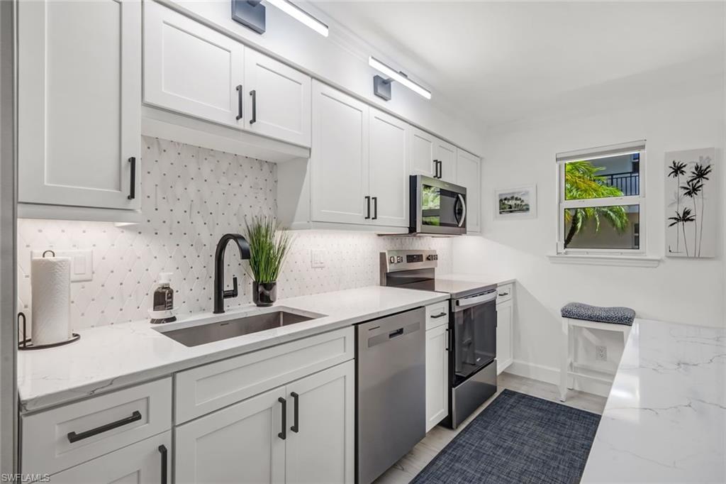 960 ON SEVENTH - Residential