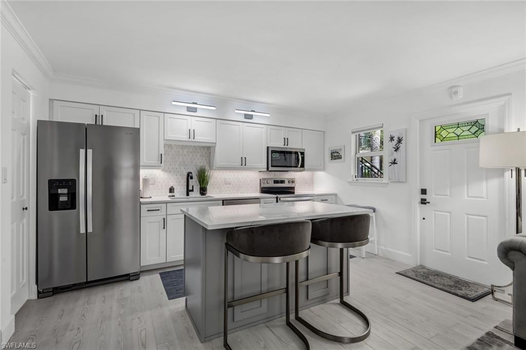 960 ON SEVENTH - Residential