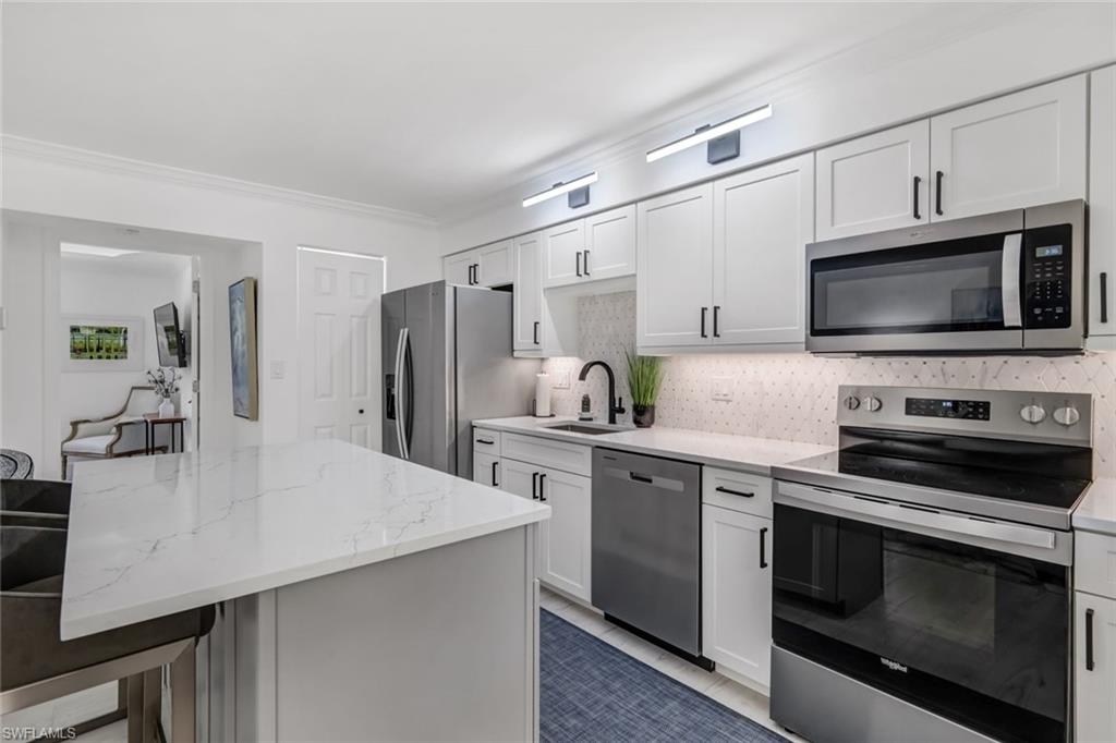 960 ON SEVENTH - Residential