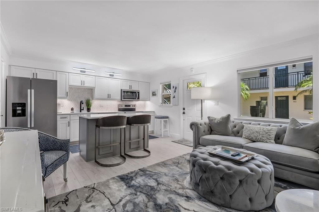 960 ON SEVENTH - Residential