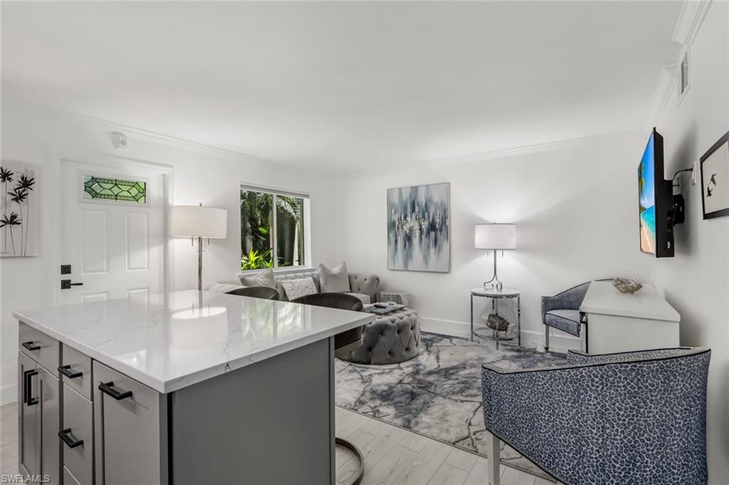 960 ON SEVENTH - Residential