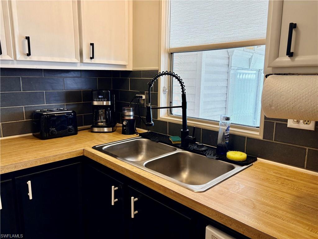 LAUREL ESTATES MOBILE HOME VIL - Residential