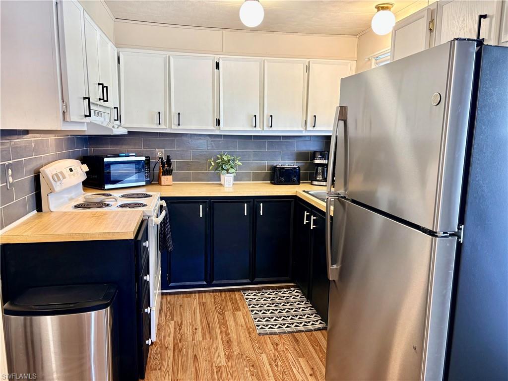 LAUREL ESTATES MOBILE HOME VIL - Residential