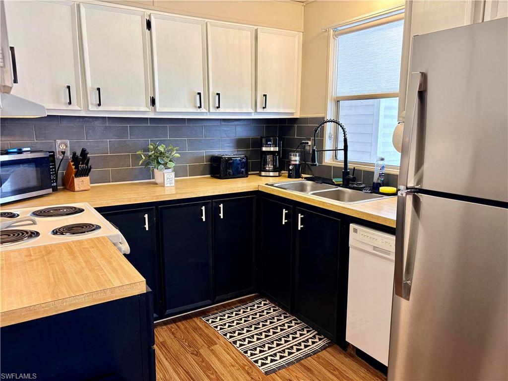 LAUREL ESTATES MOBILE HOME VIL - Residential