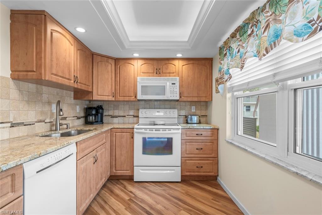 SEVEN LAKES - Residential