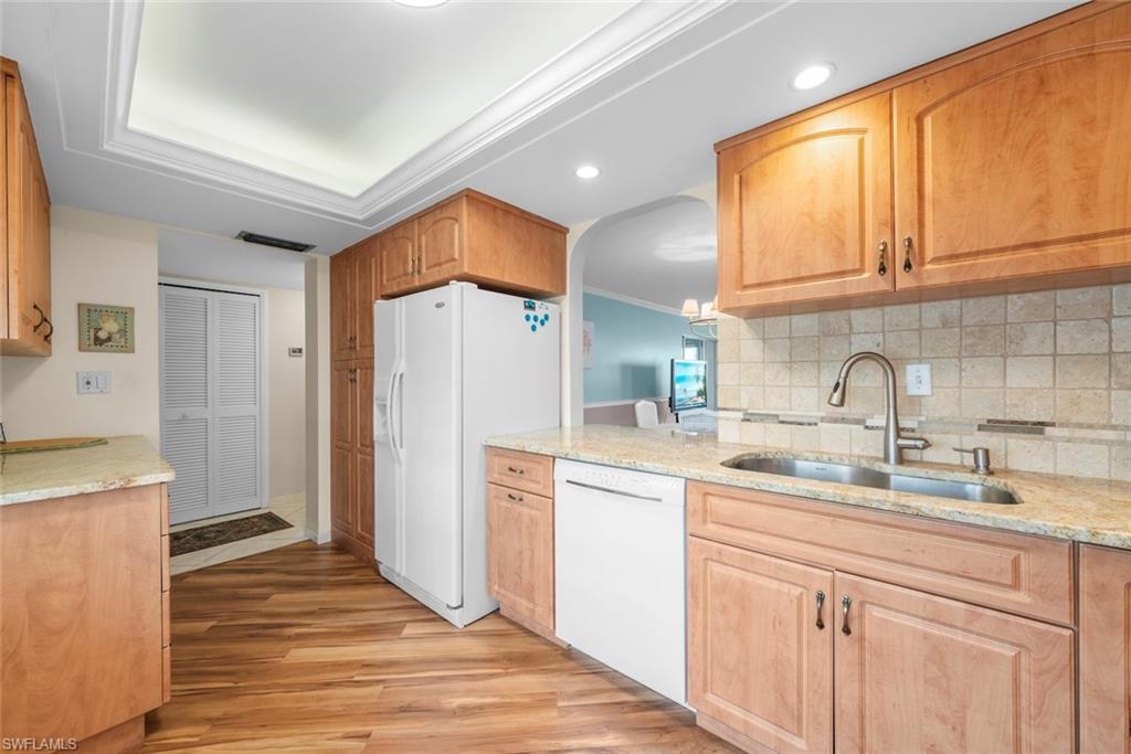 SEVEN LAKES - Residential
