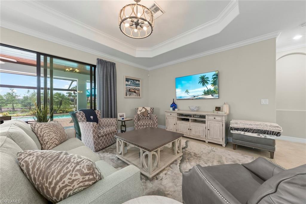 TWIN EAGLES - Residential