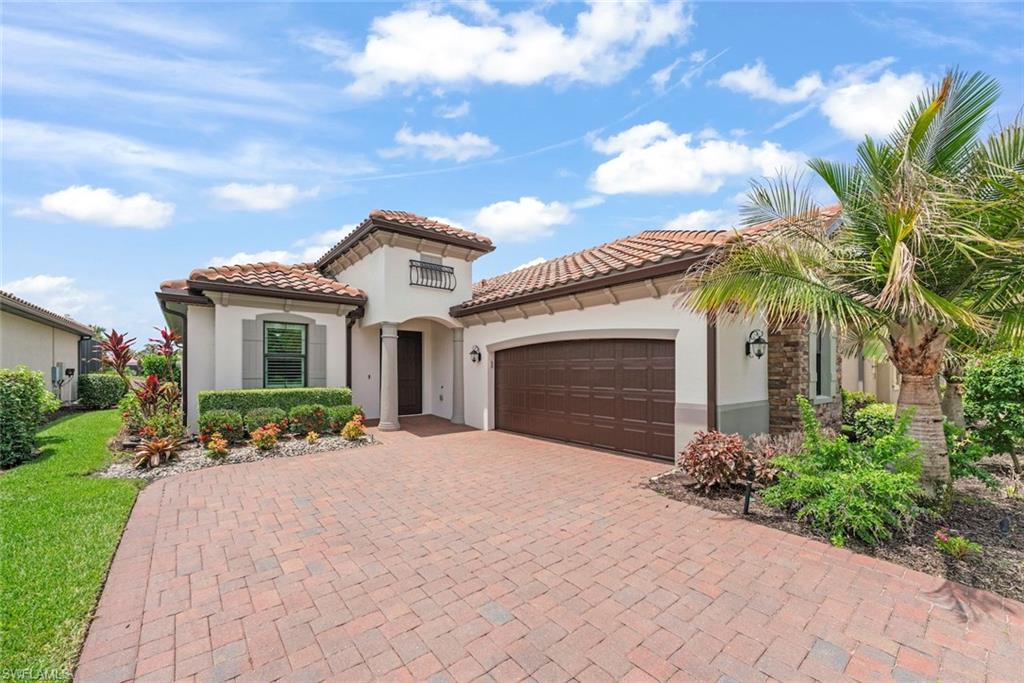 TWIN EAGLES - Residential