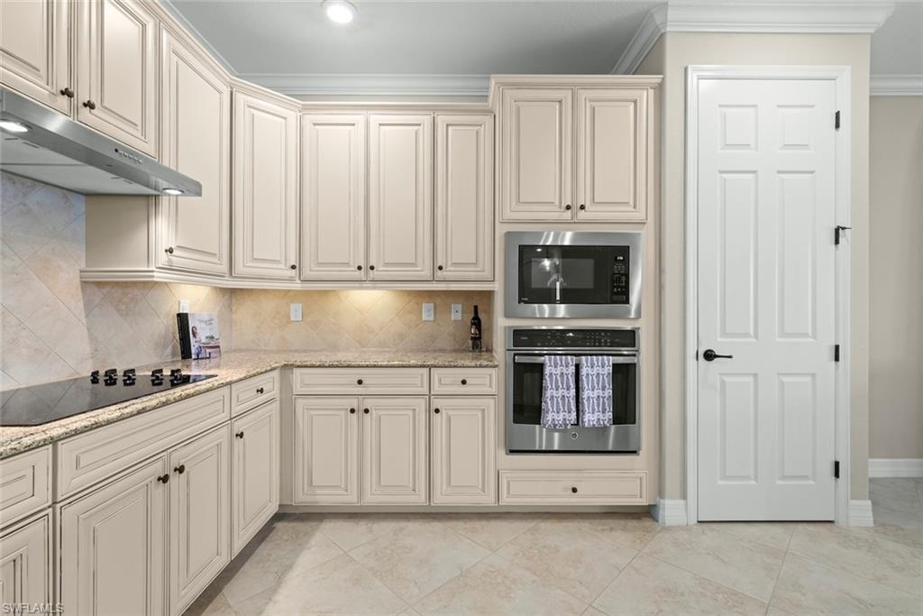 TWIN EAGLES - Residential