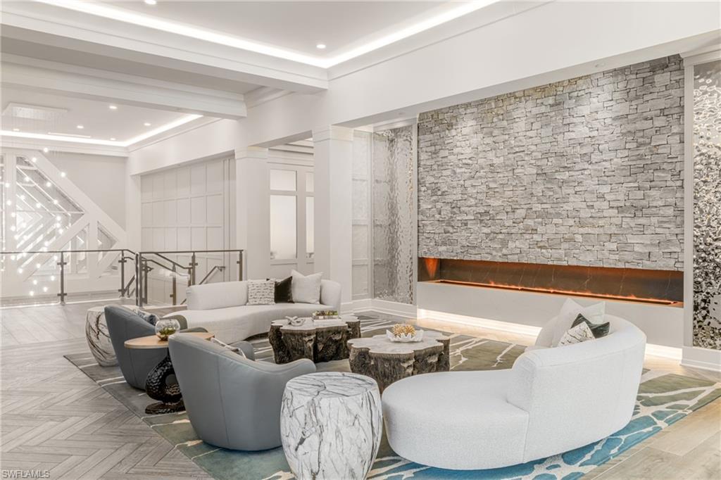 TWIN EAGLES - Residential