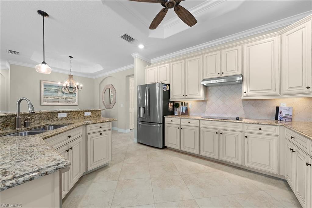 TWIN EAGLES - Residential