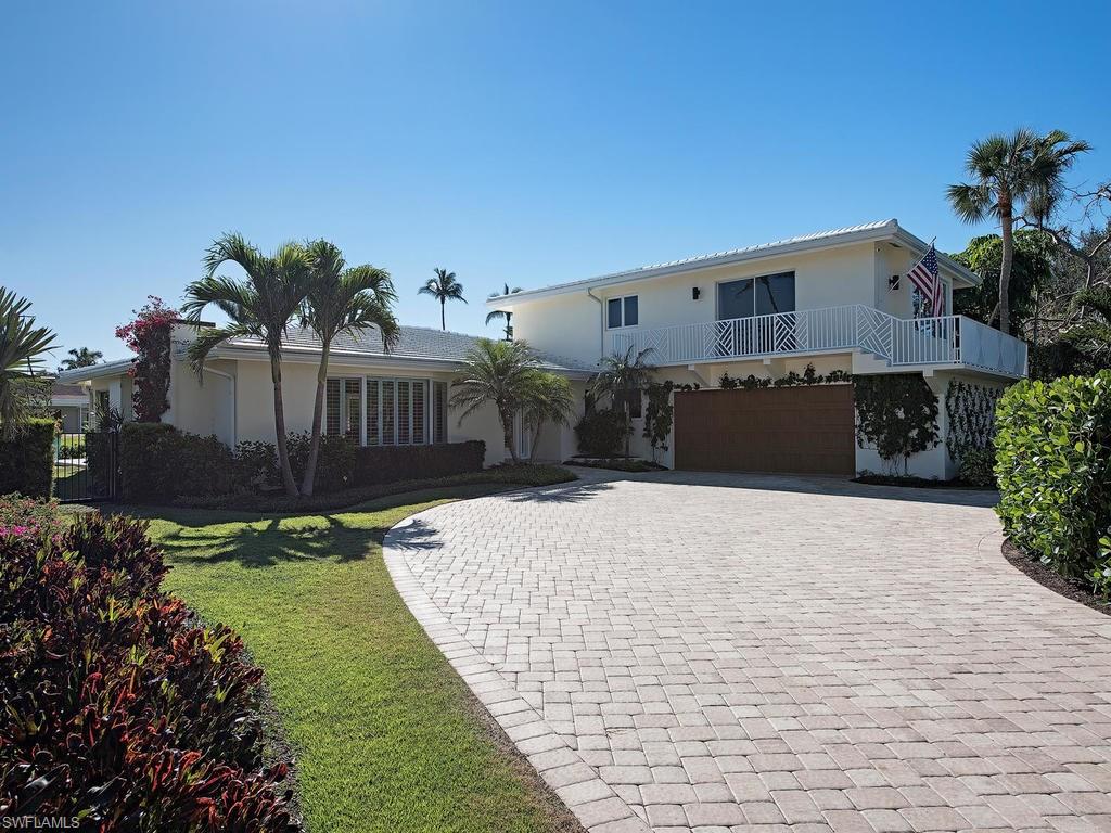 H.12933 - Located on prestigious Gordon Drive, this Port Royal area home, complete with Associate Club Membership status has been meticulously renovated in 2014 with a coastal palette, upscale finish and thoughtfully designed with a casual elegance.  This 5-bedroom home includes features such as wide-plank white oak flooring, beautifully updated bathrooms, walk-in closets, decorative shutters, decorative fireplace, custom millwork and more! Gourmet kitchen has Viking appliances, shaker-style cabinetry, ample counter space, tray ceiling, wine cooler, stand-alone icemaker and beautiful backsplash.  VIP Guest-bedroom is large and spacious and has big bay views.  Includes boat cut-out, lift and over 70’ dock.  Fantastic location just a few minutes boat ride to the Gulf or to the Inter-Coastal waterways.