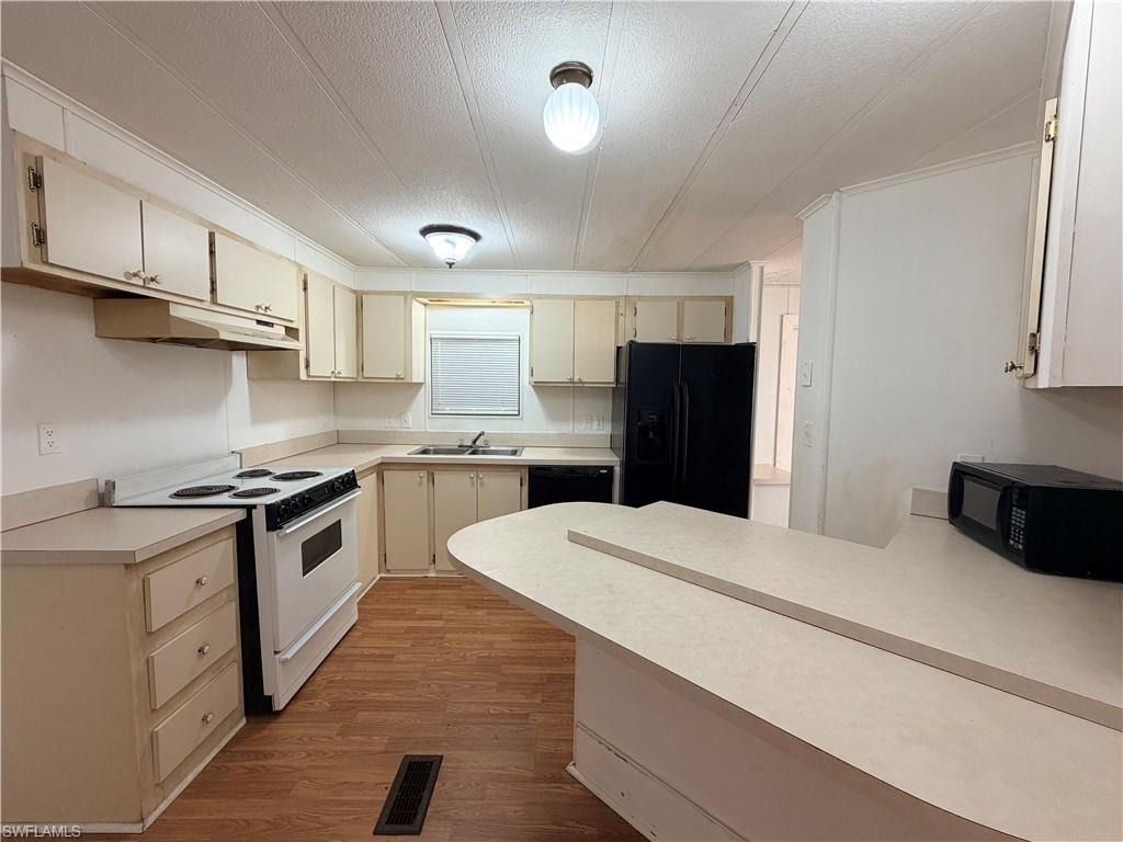 MOBILE MANOR - Residential Lease