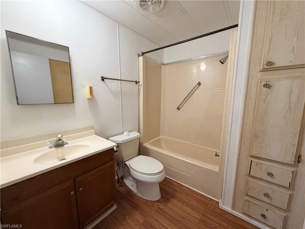 MOBILE MANOR - Residential Lease