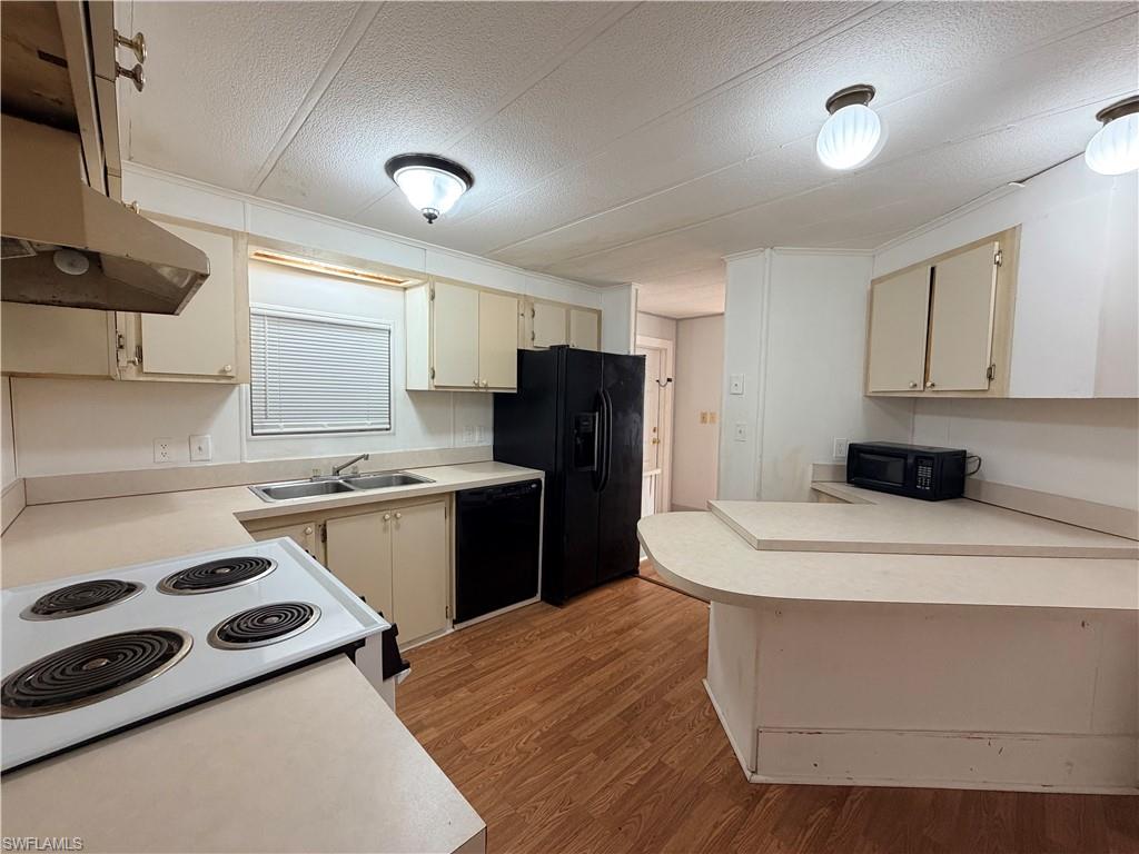 MOBILE MANOR - Residential Lease
