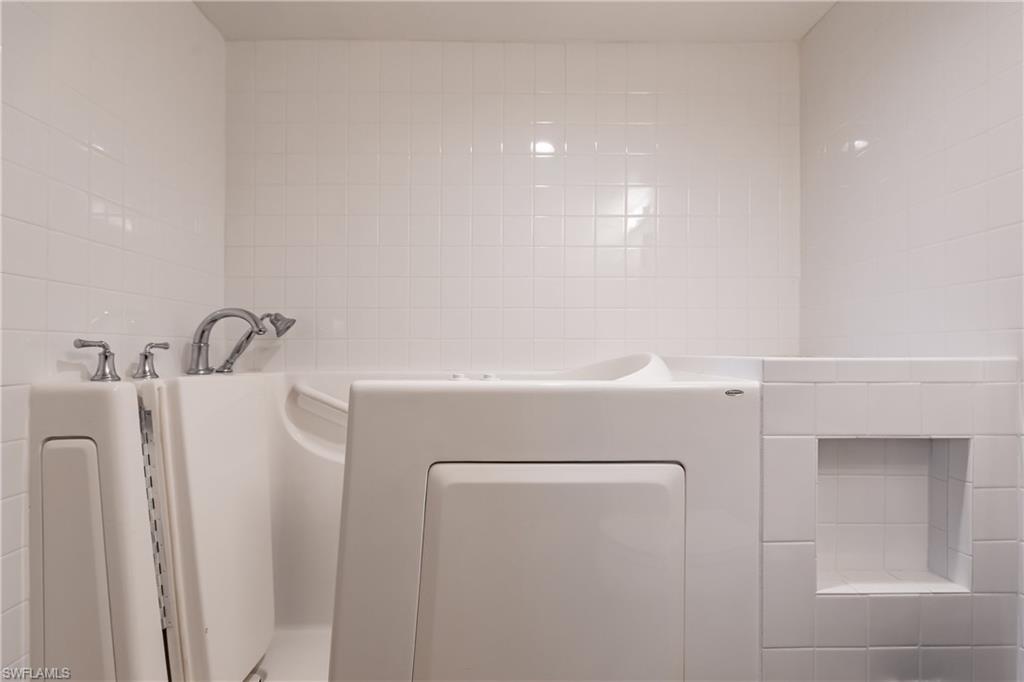 SEVEN LAKES - Residential