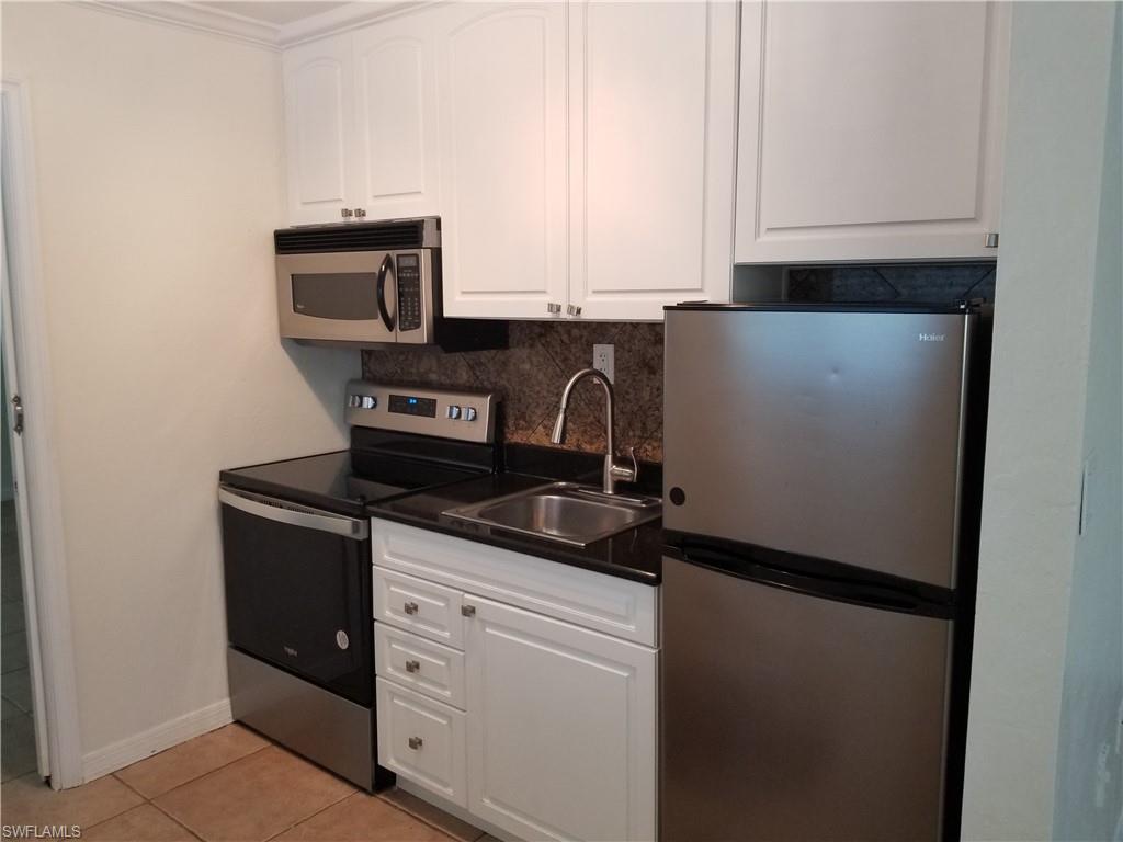 GLADIOLUS GARDENS CONDO ASSN - Residential Lease