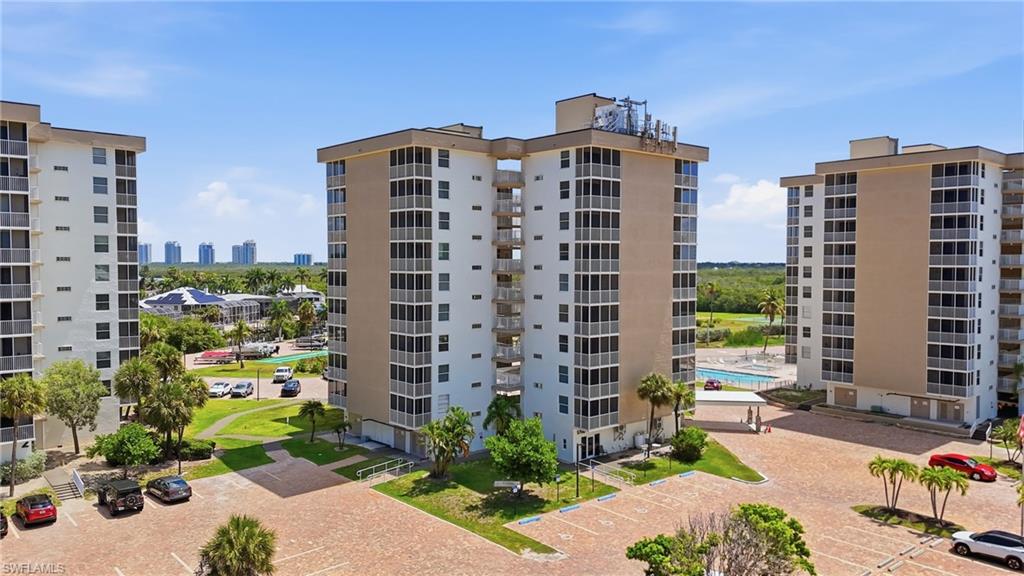 BEACH AND TENNIS CLUB - Residential