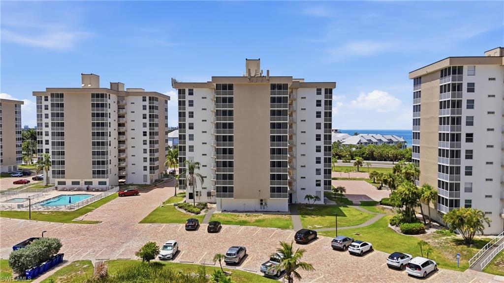 BEACH AND TENNIS CLUB - Residential
