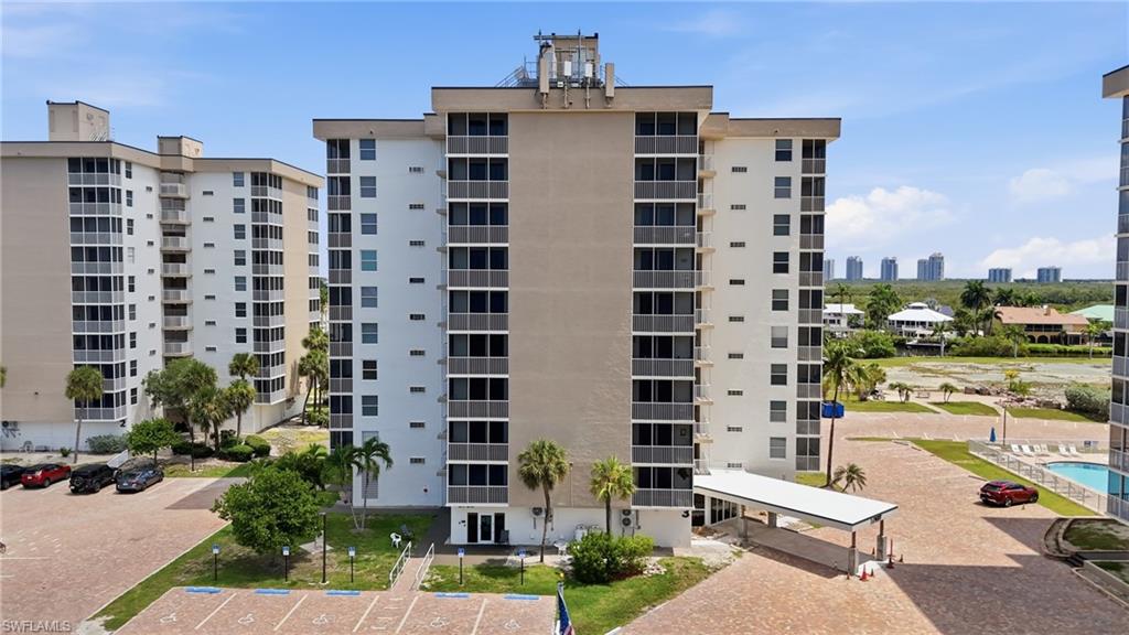 BEACH AND TENNIS CLUB - Residential
