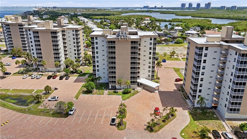 BEACH AND TENNIS CLUB - Residential